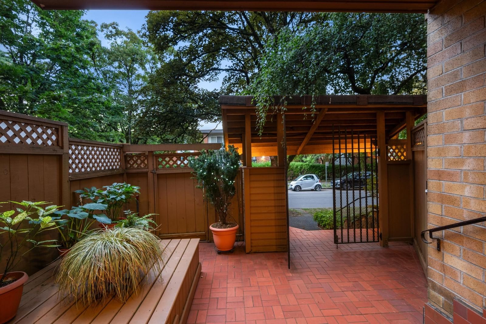 Listing Image 6