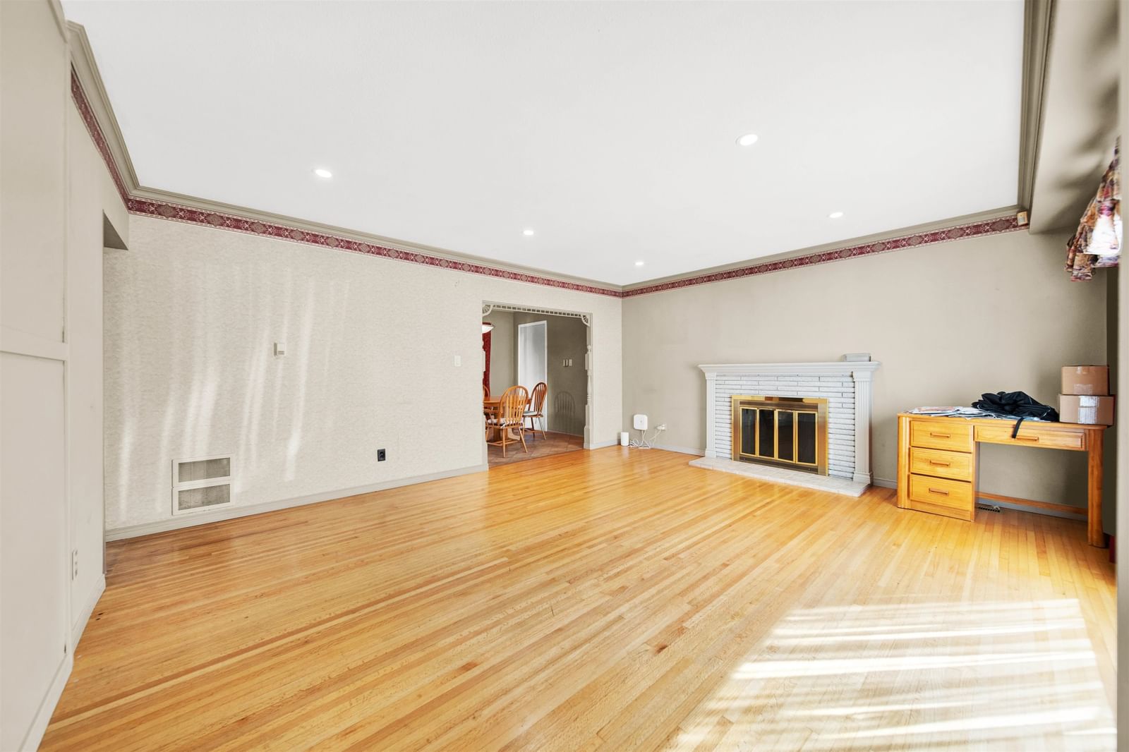 Listing Image 8