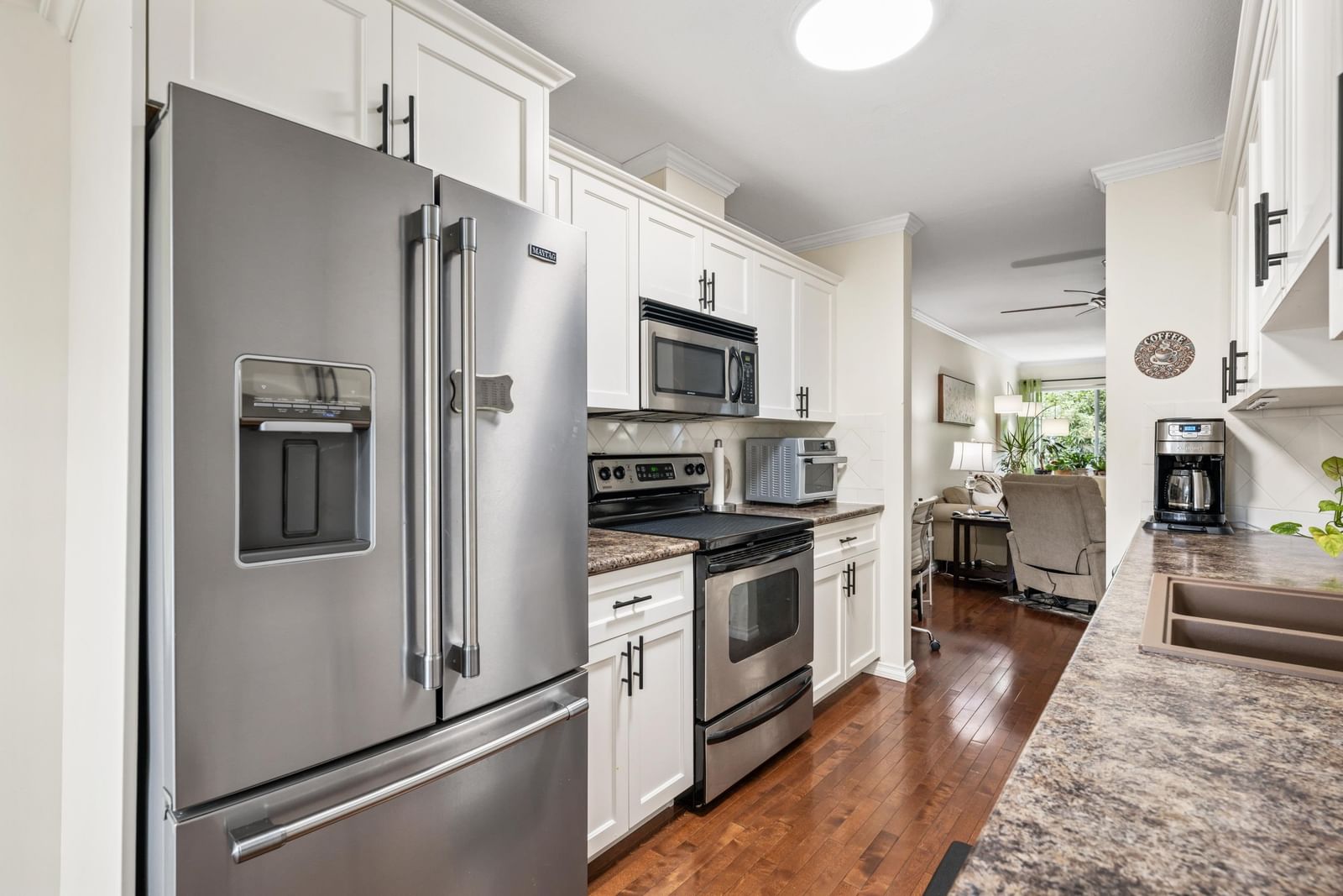 Listing Image 10