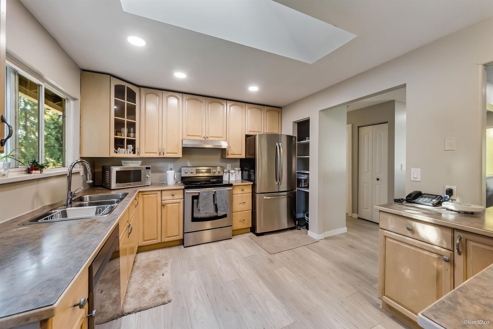 Listing Image 9
