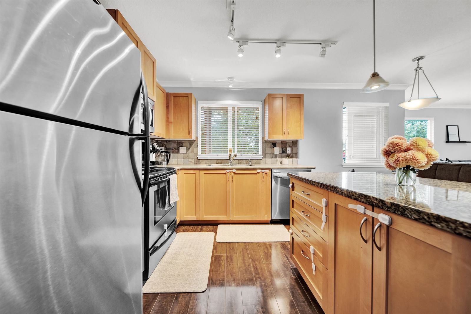 Listing Image 10