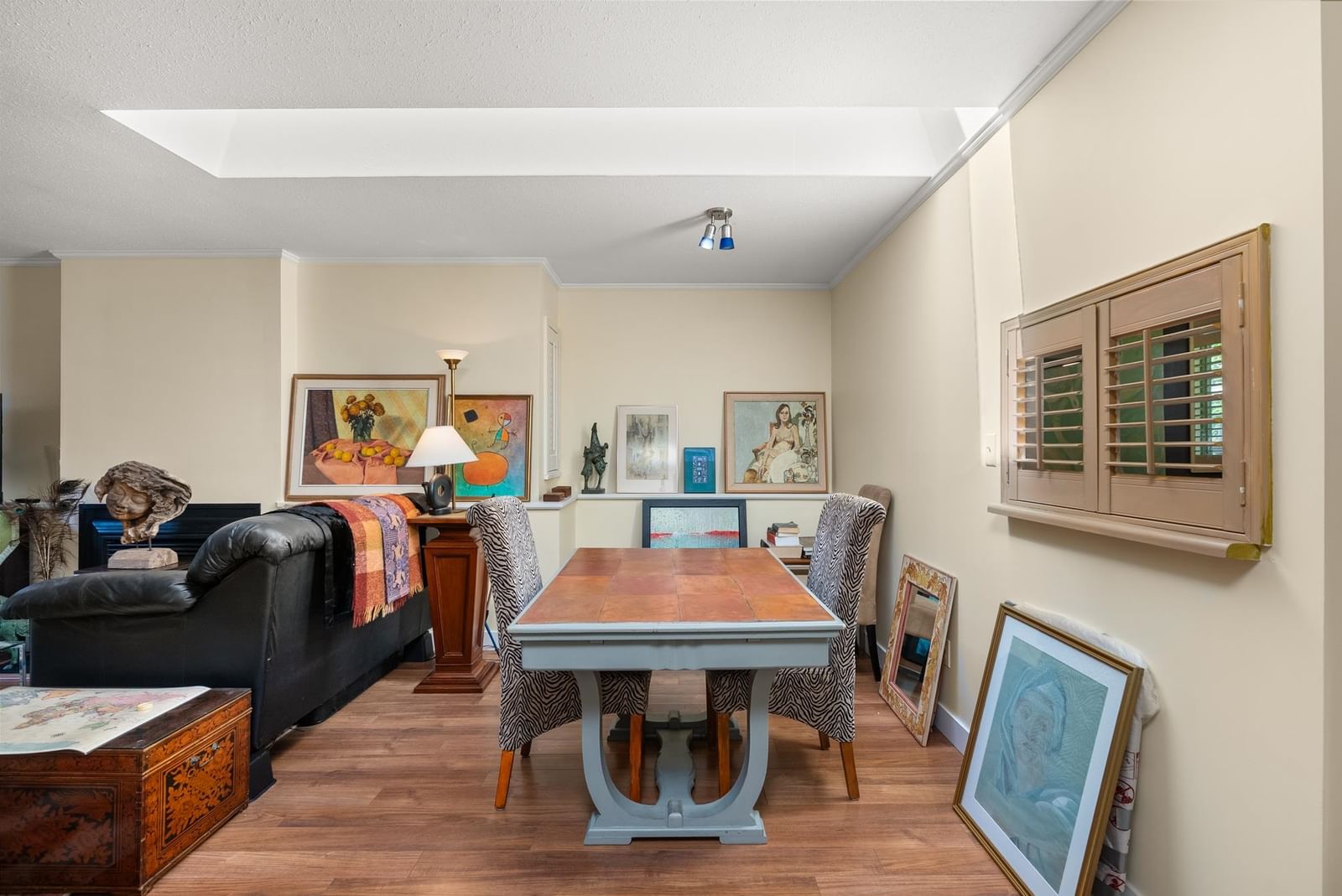 Listing Image 9