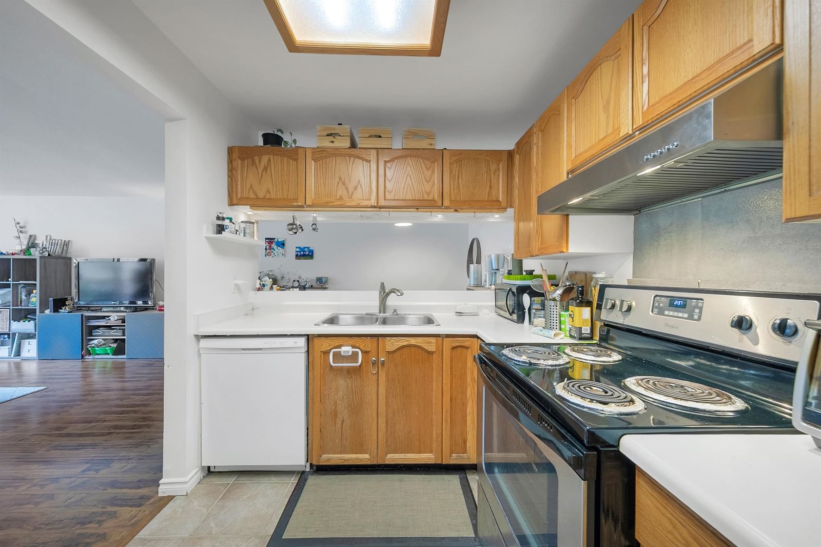 Listing Image 6