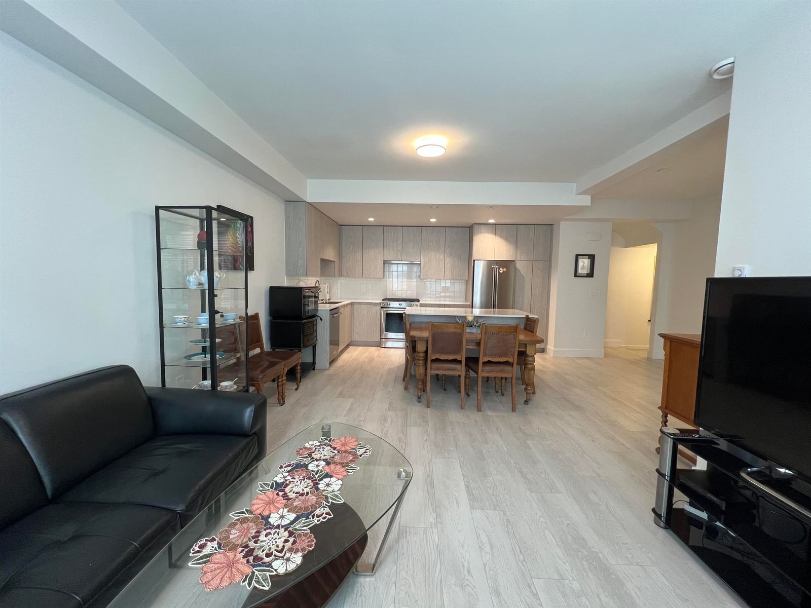 Listing Image 6