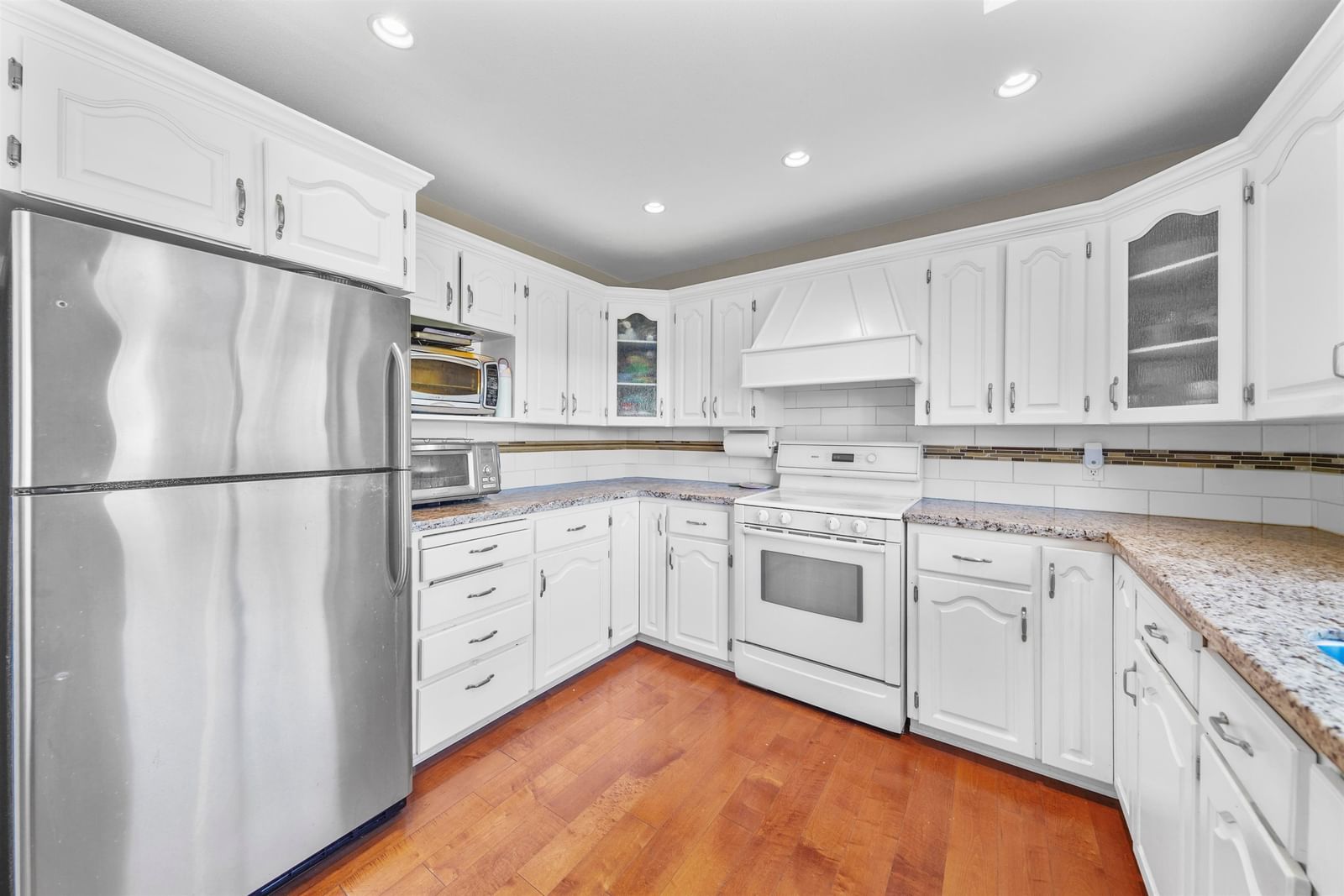 Listing Image 9