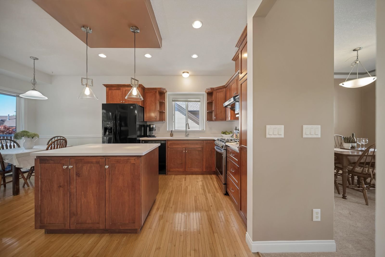 Listing Image 5