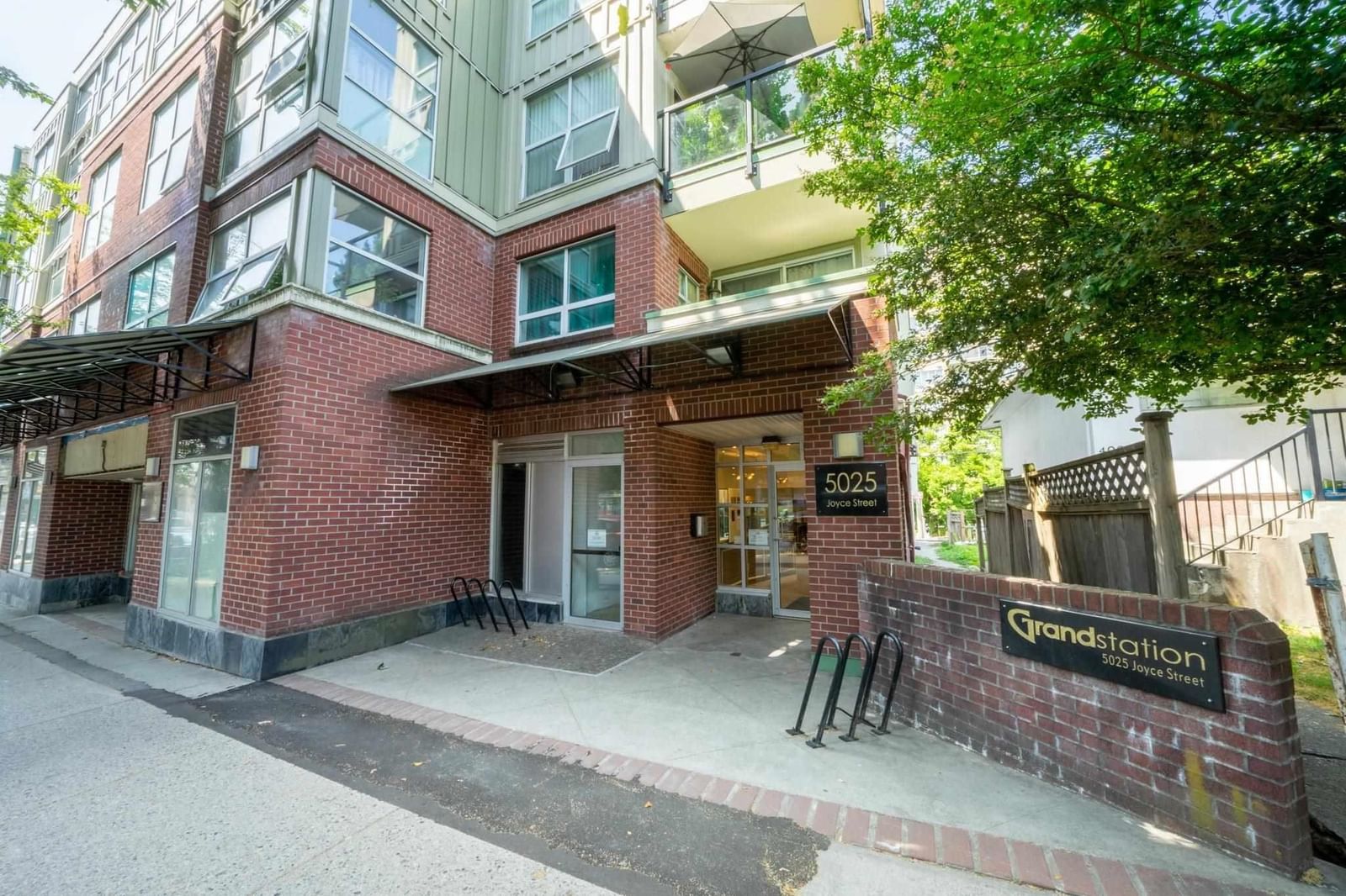Listing Image 1