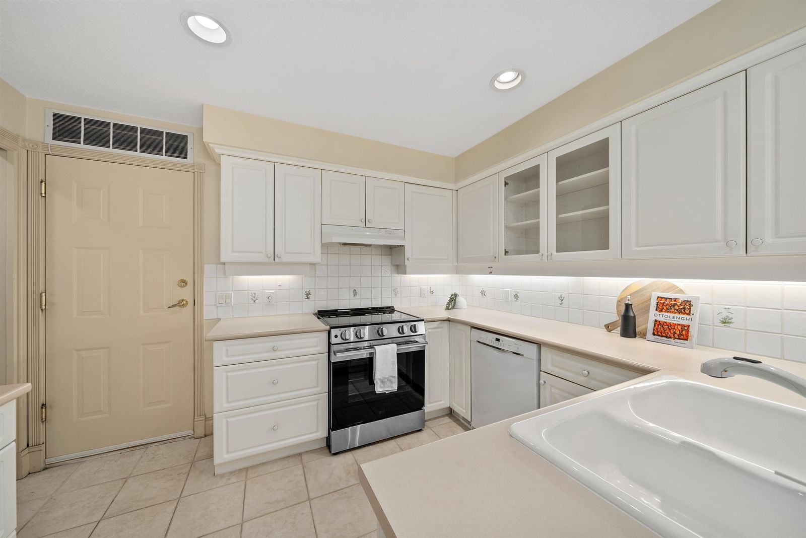 Listing Image 14