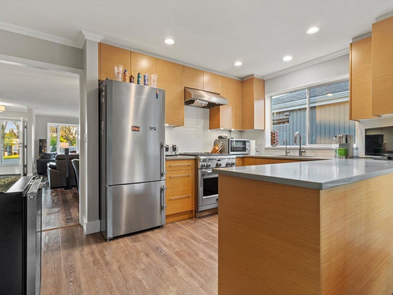 Listing Image 11
