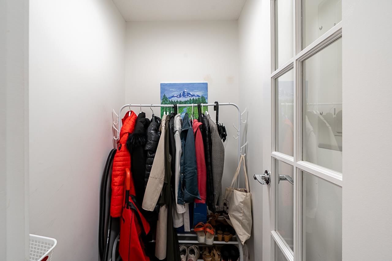 Listing Image 17
