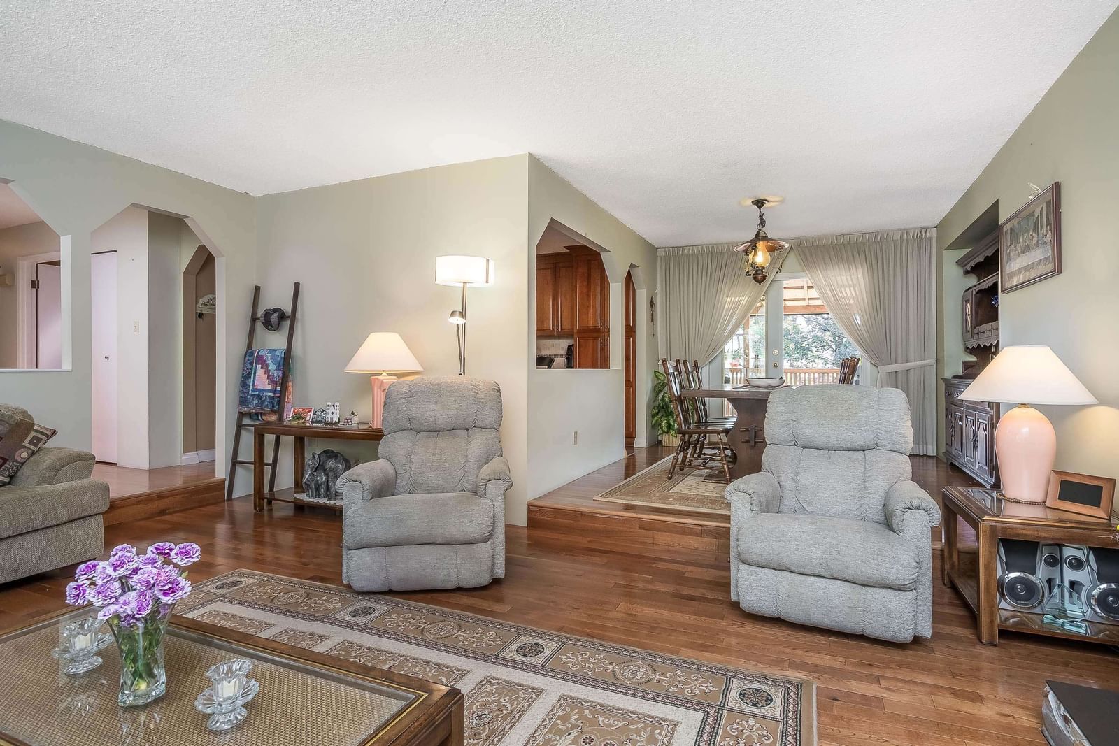 Listing Image 11