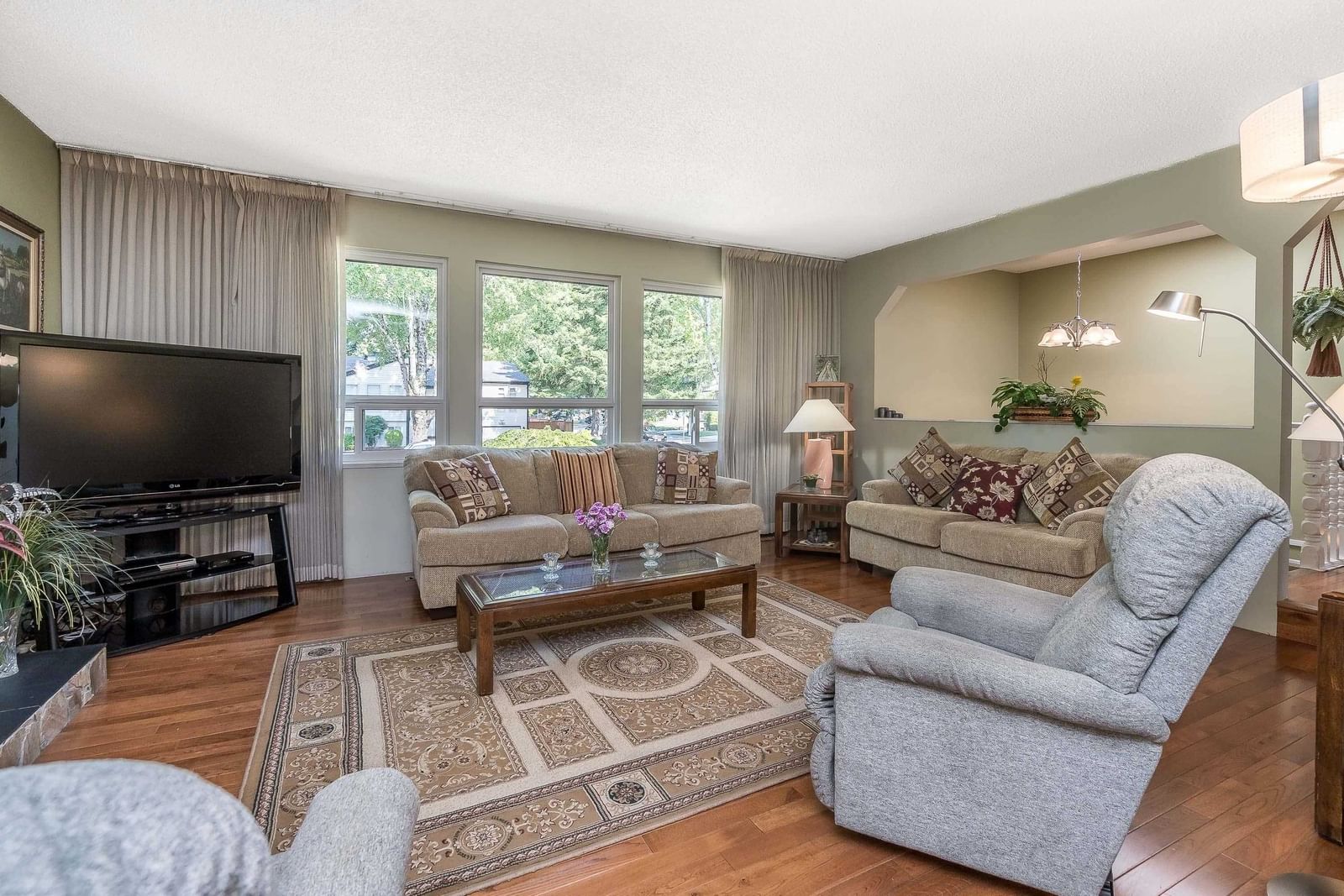 Listing Image 12