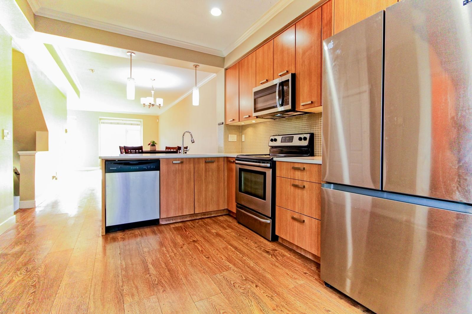 Listing Image 8