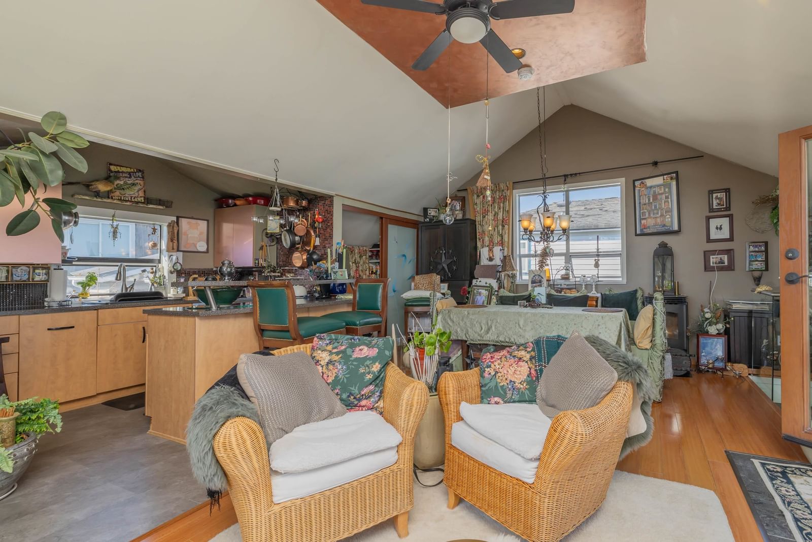 Listing Image 23