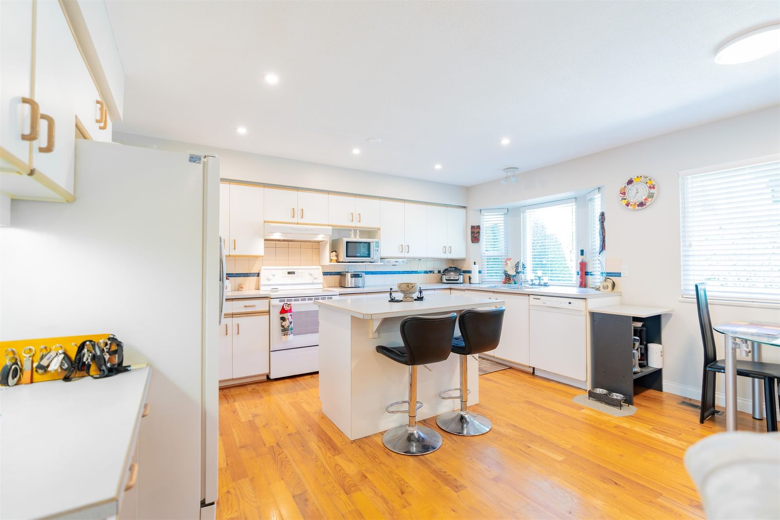 Listing Image 10