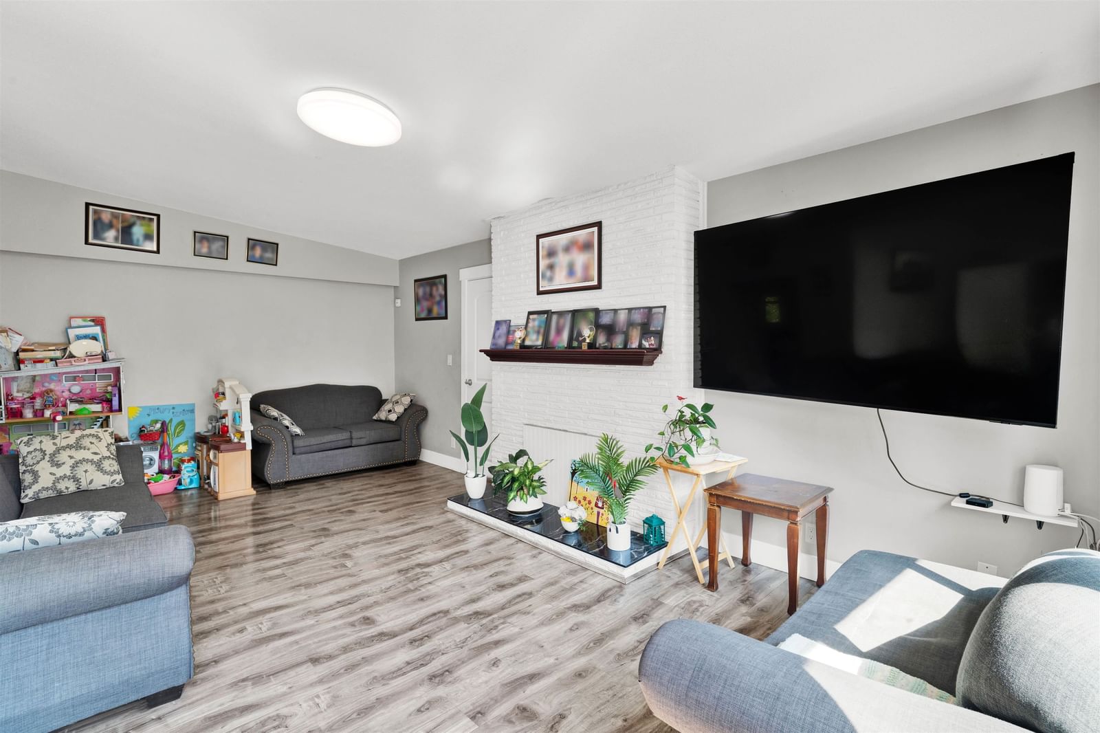 Listing Image 5
