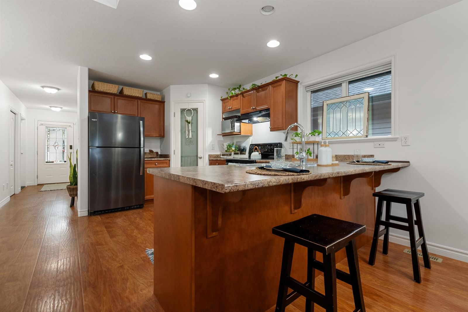 Listing Image 6