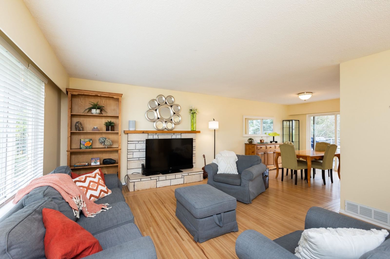 Listing Image 5