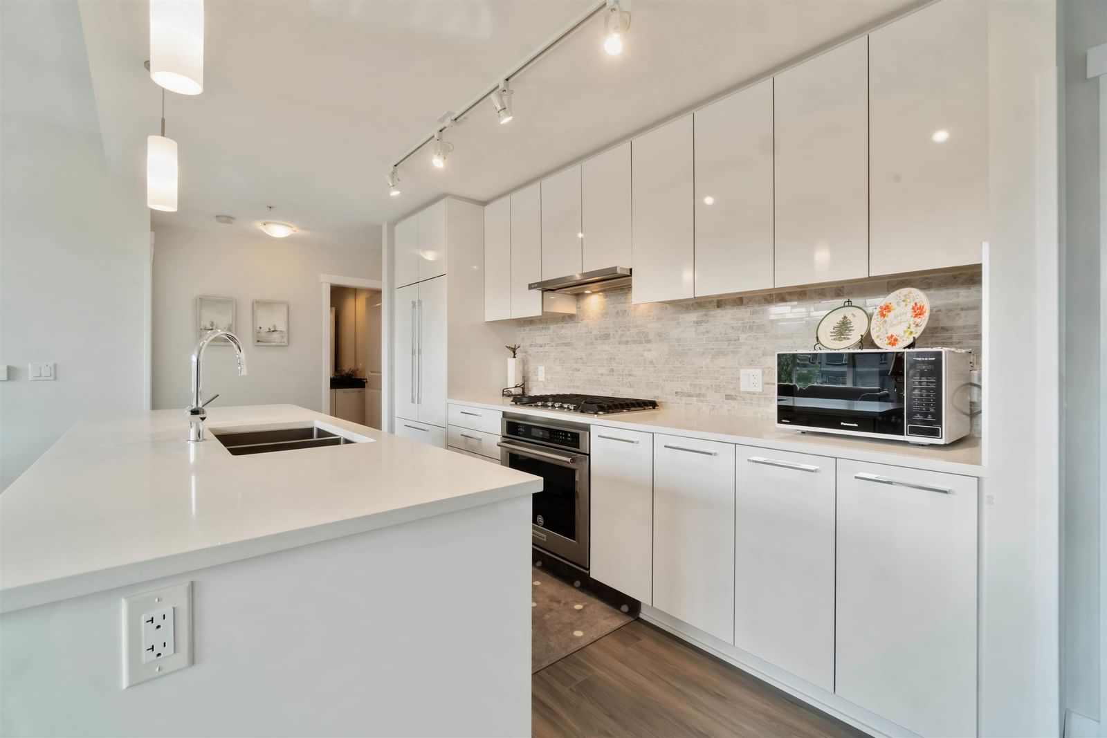 Listing Image 10