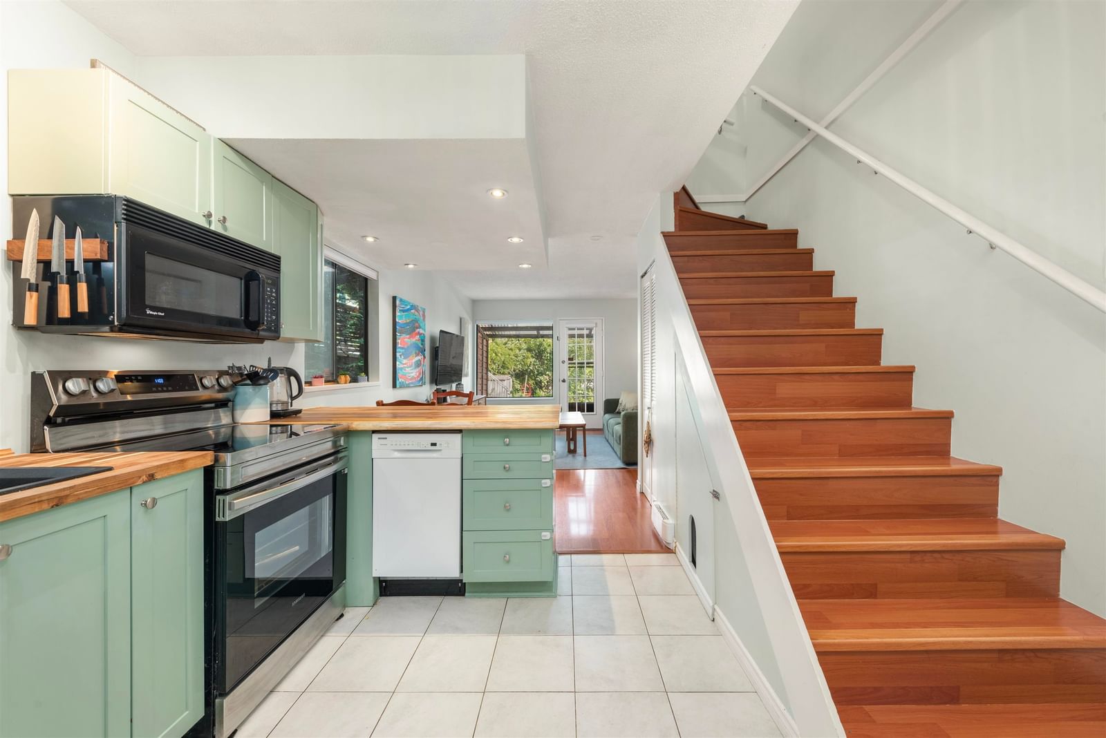 Listing Image 8
