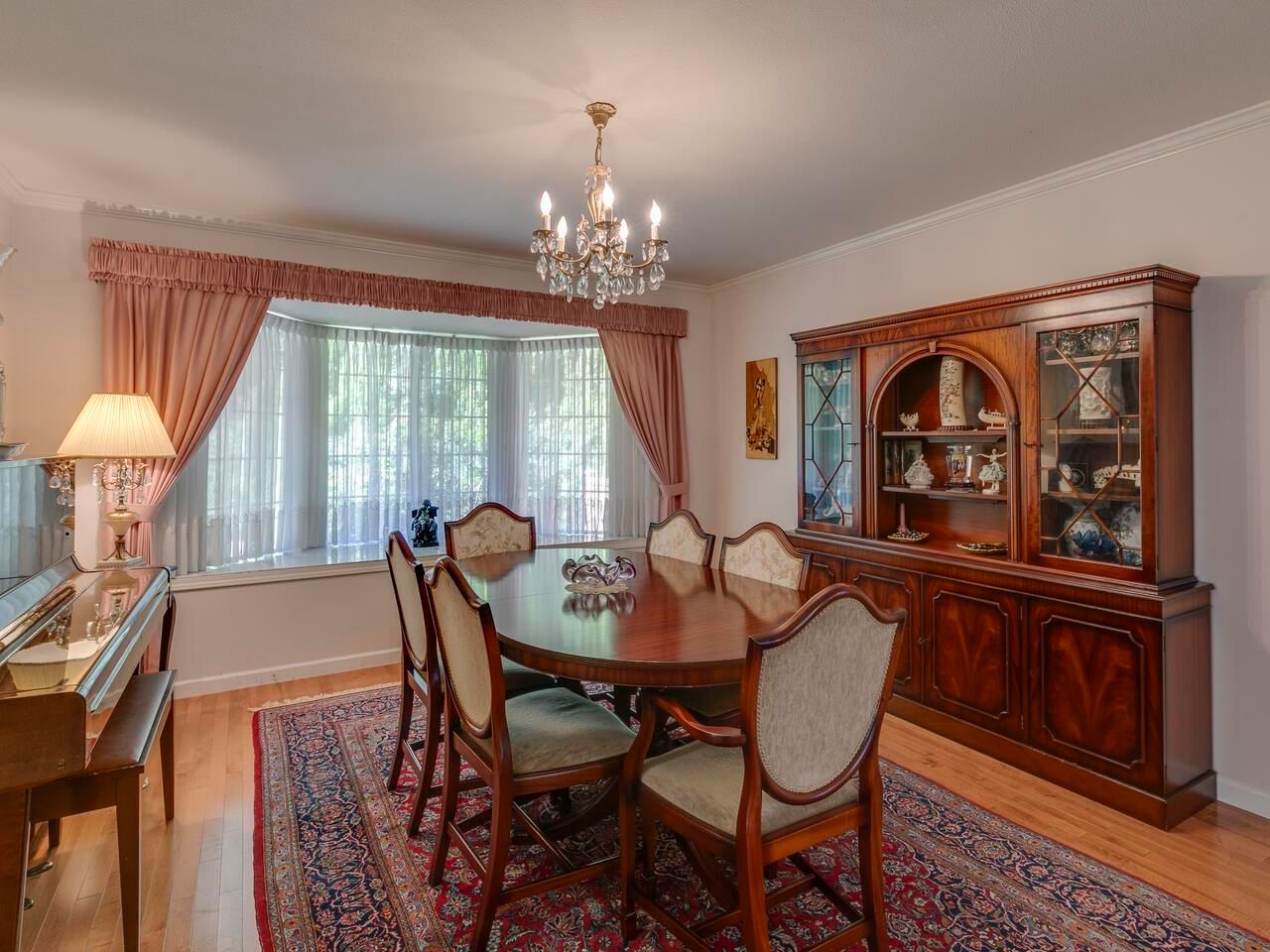 Listing Image 4