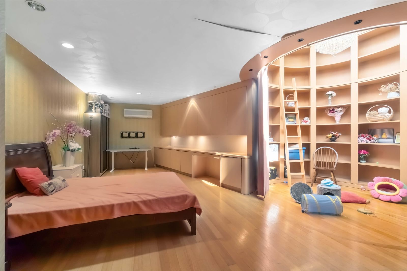 Listing Image 11