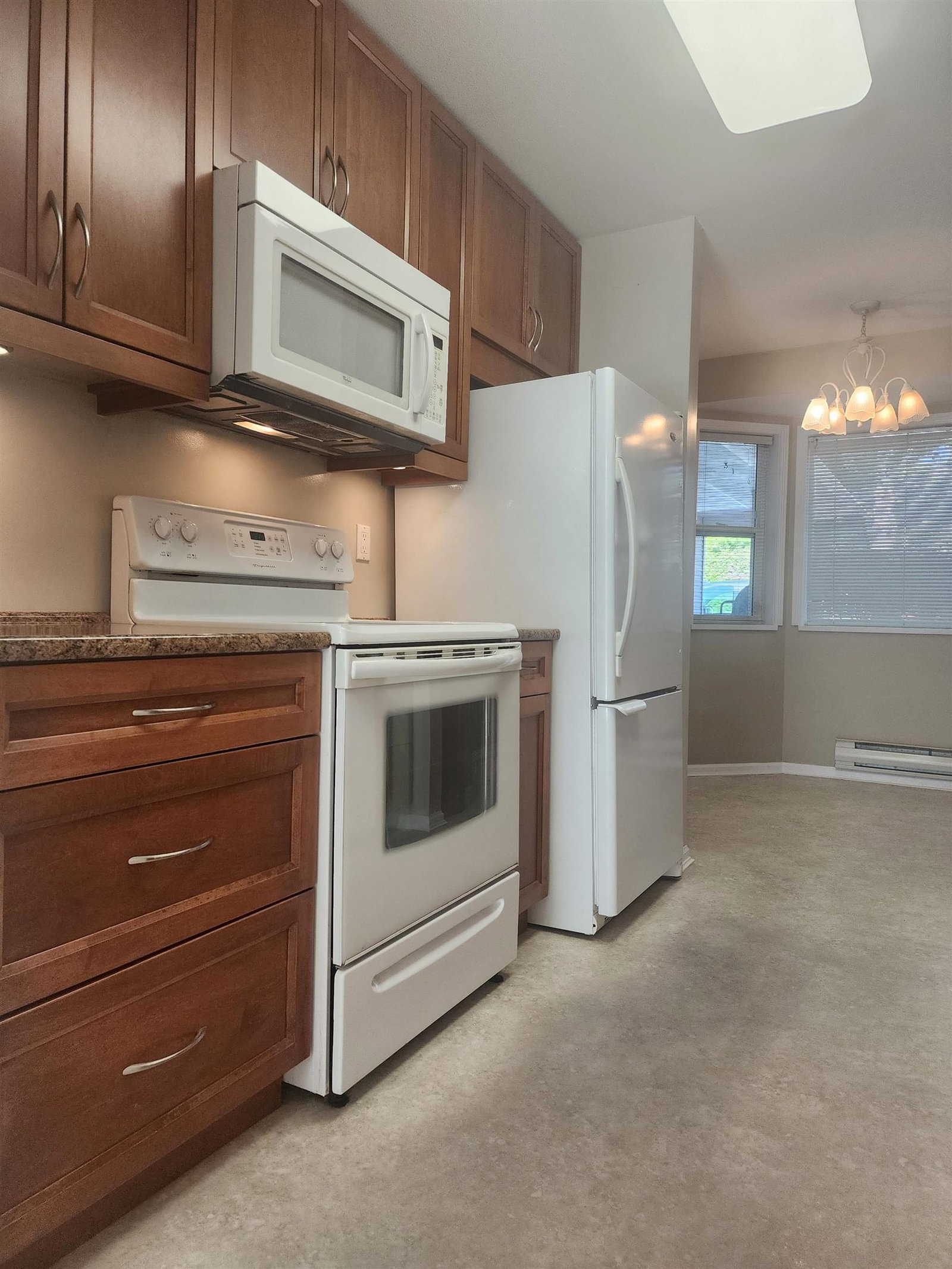 Listing Image 8