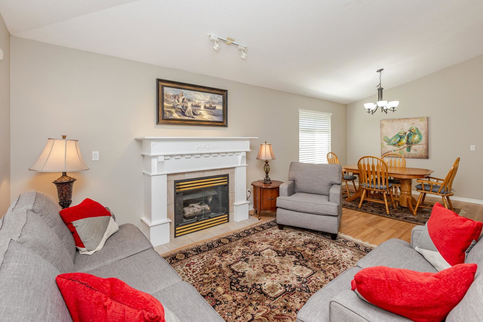 Listing Image 4