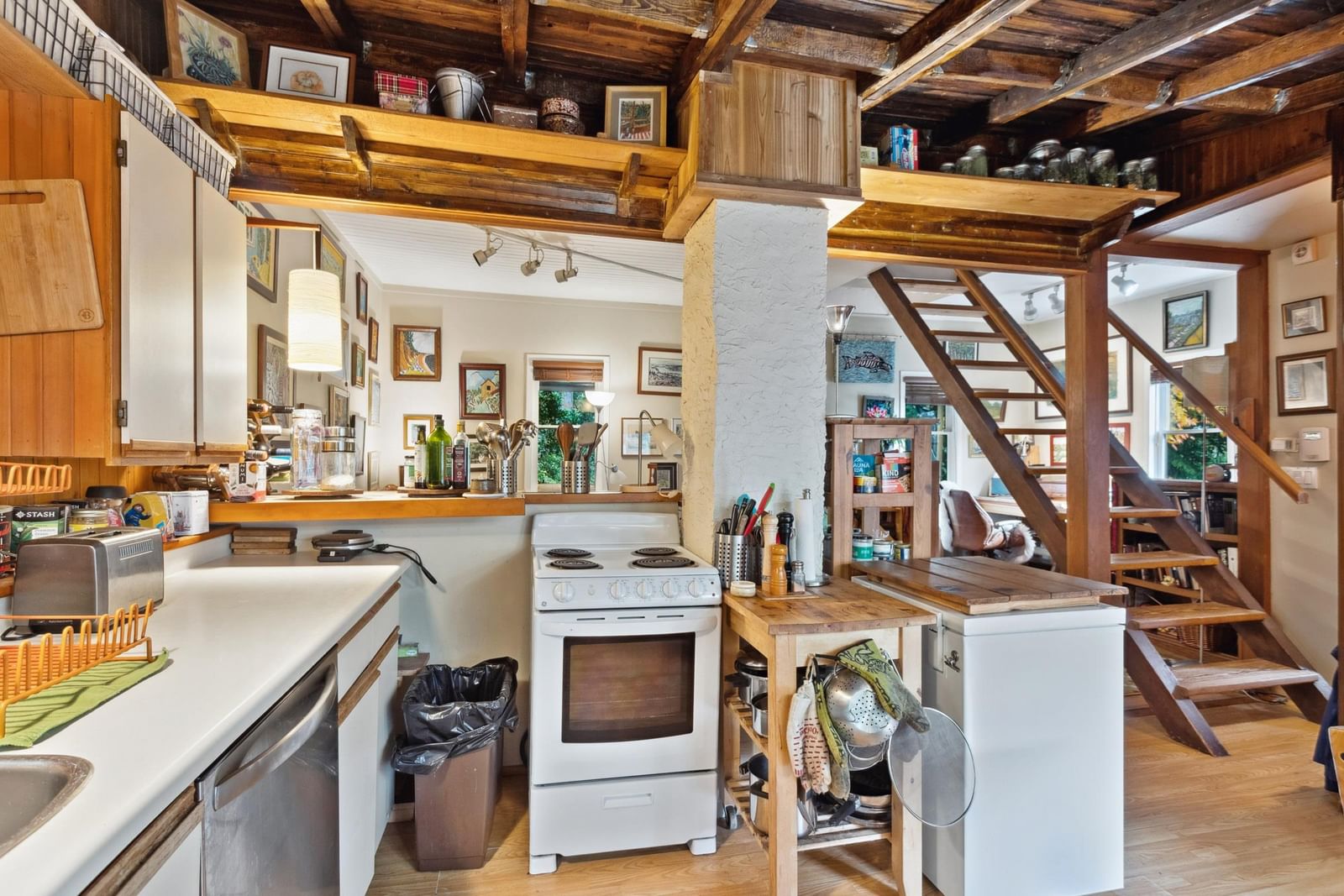 Listing Image 6