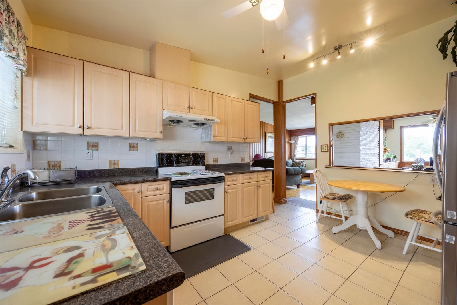 Listing Image 4