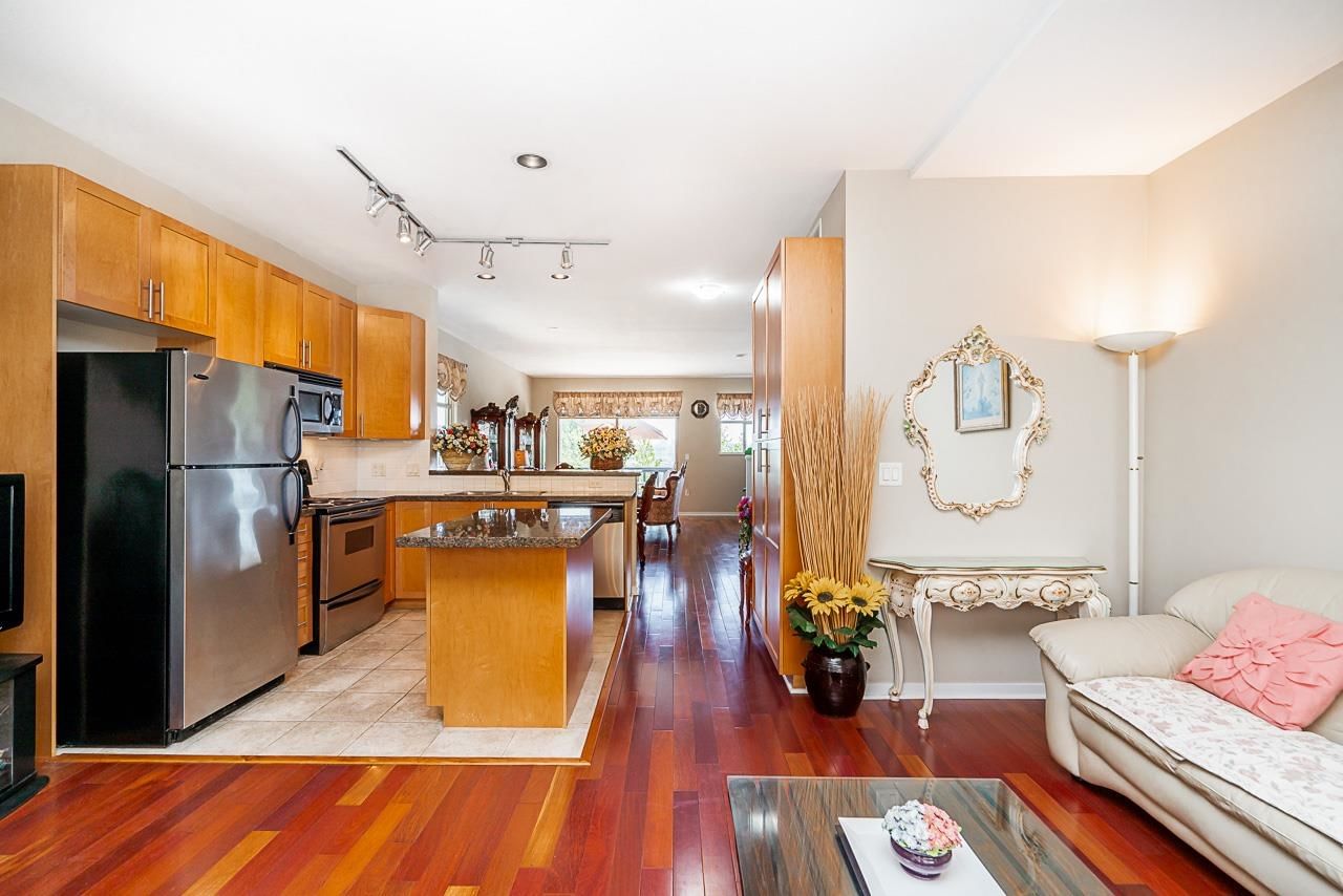 Listing Image 11