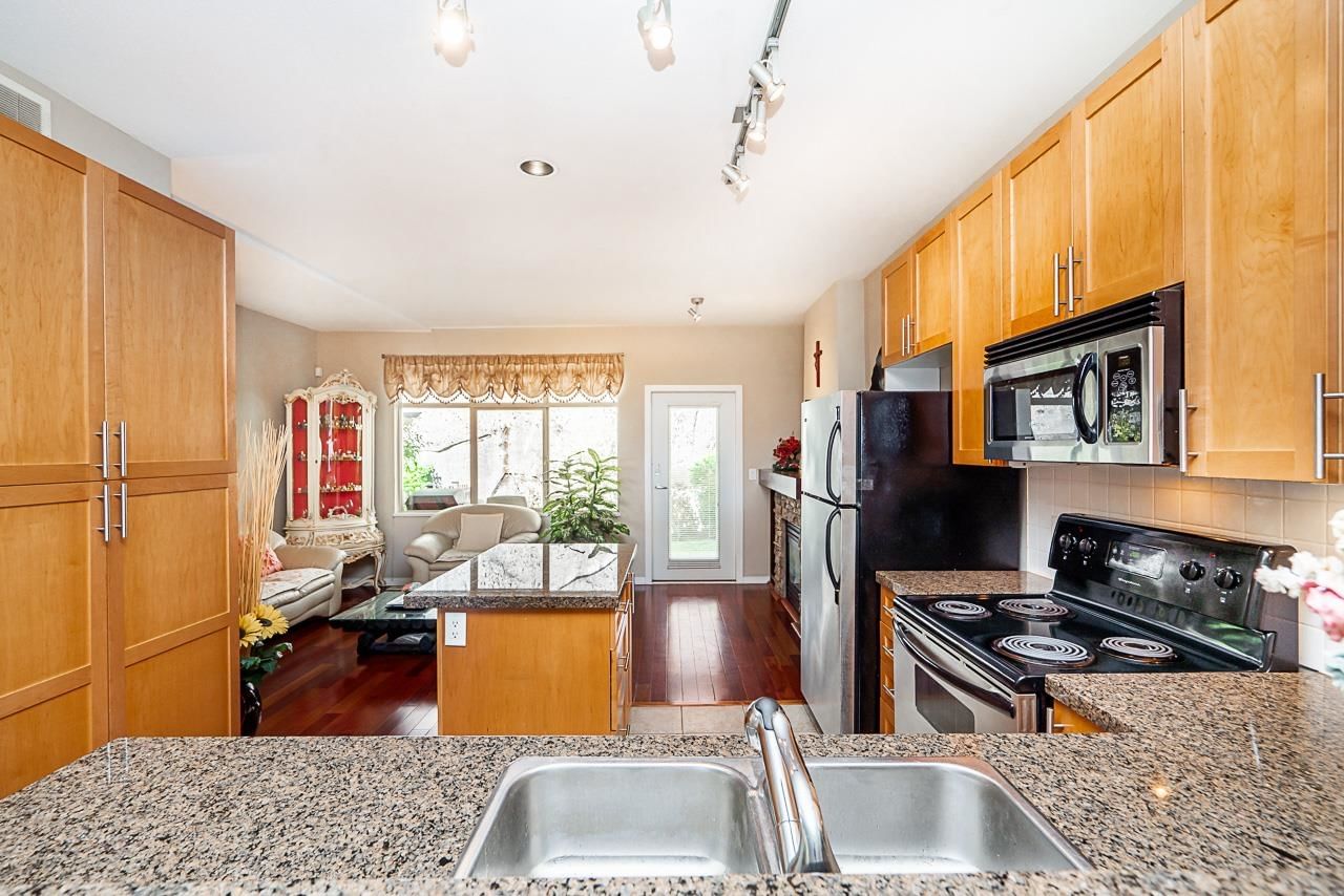 Listing Image 4
