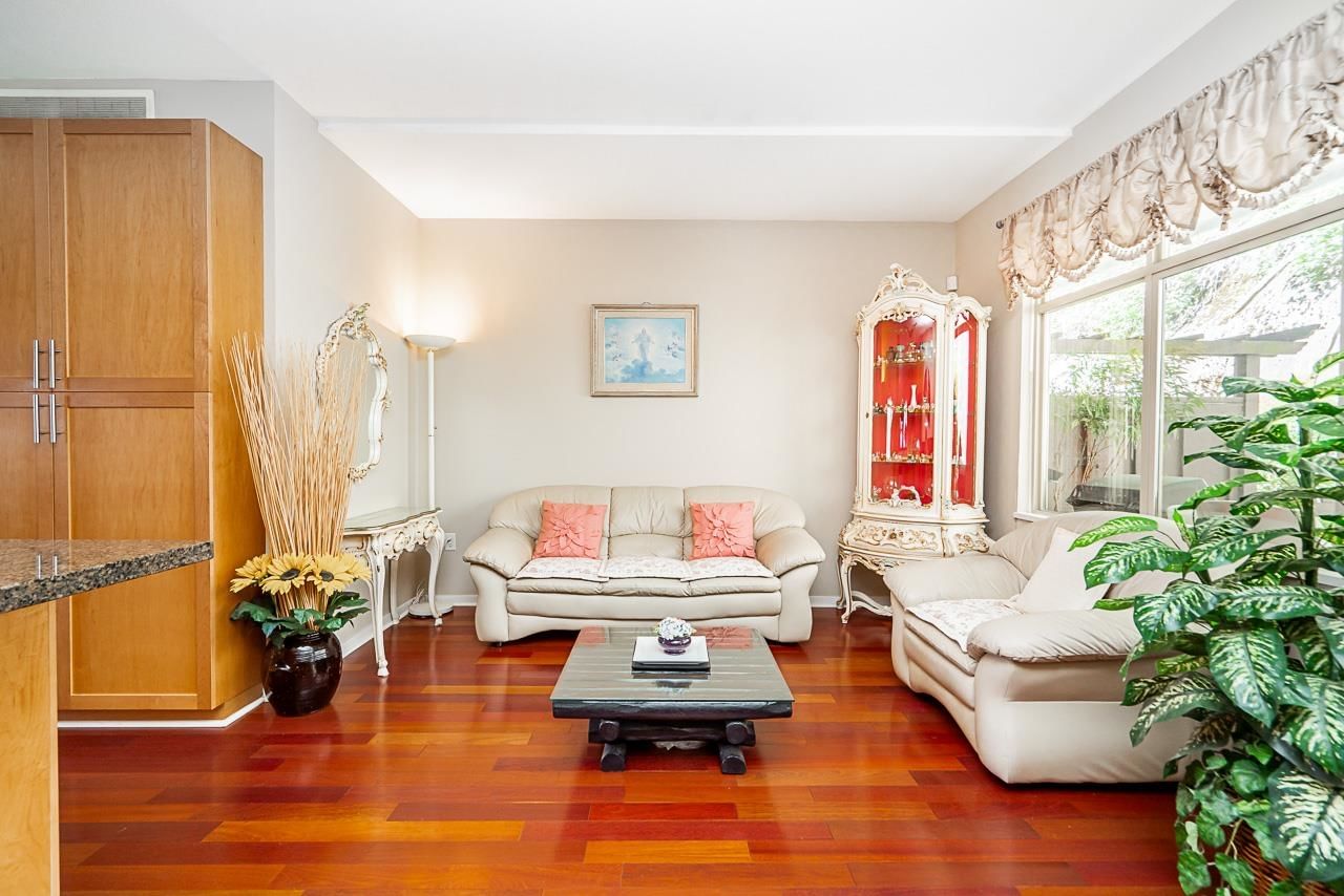 Listing Image 9