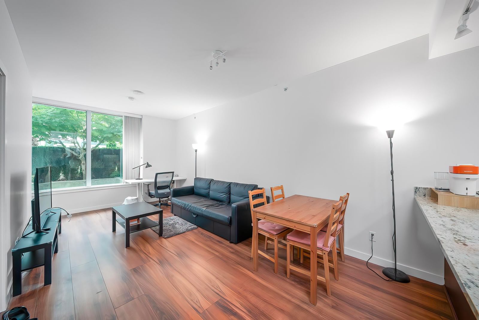 Listing Image 9