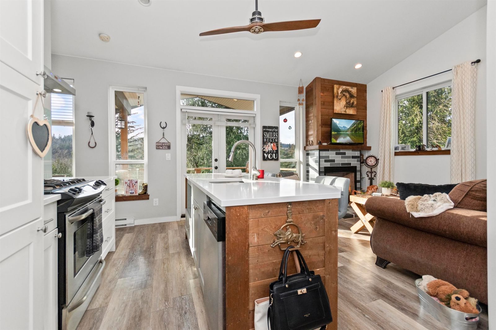 Listing Image 11