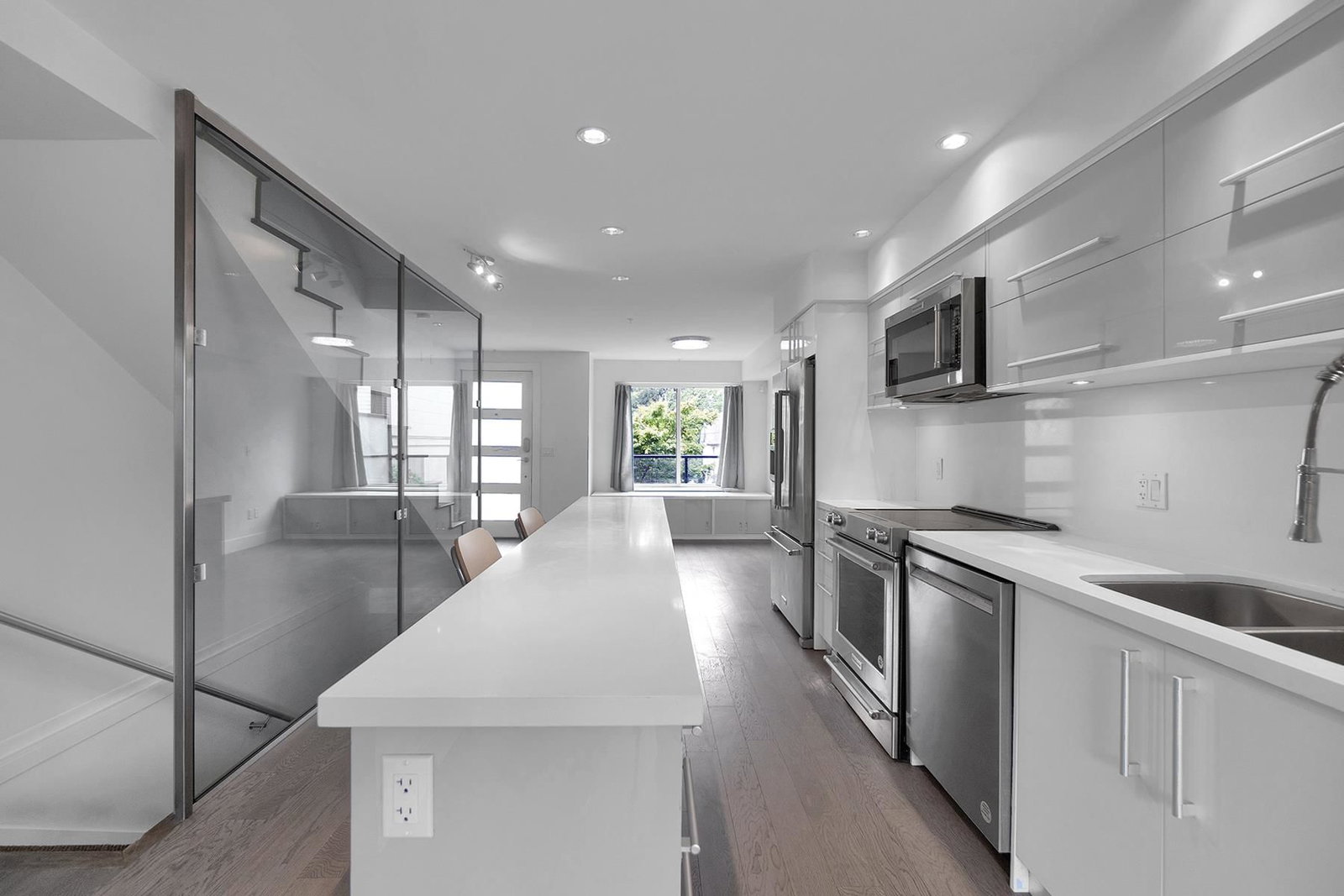 Listing Image 19