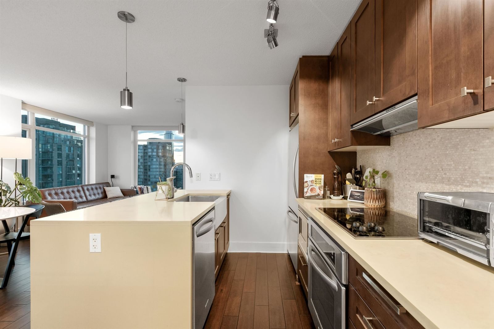 Listing Image 9