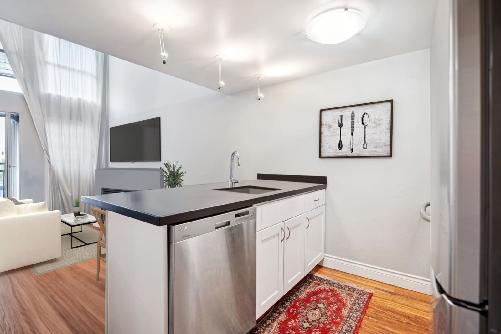 Listing Image 6