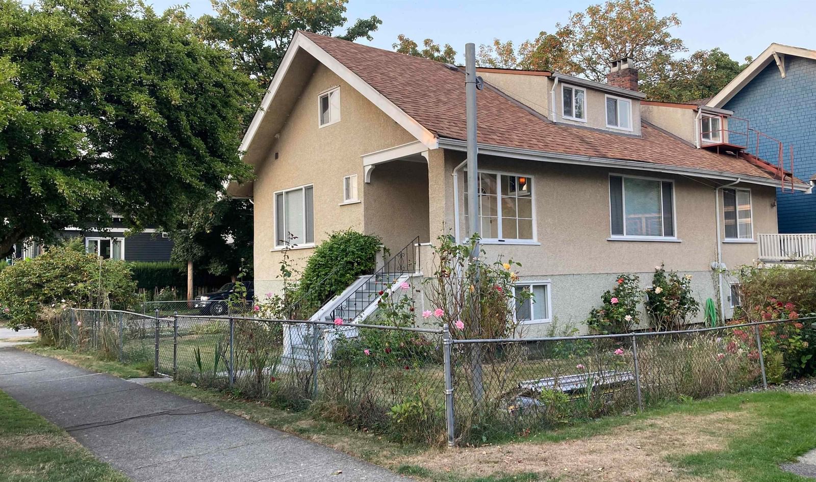 Listing Image 4