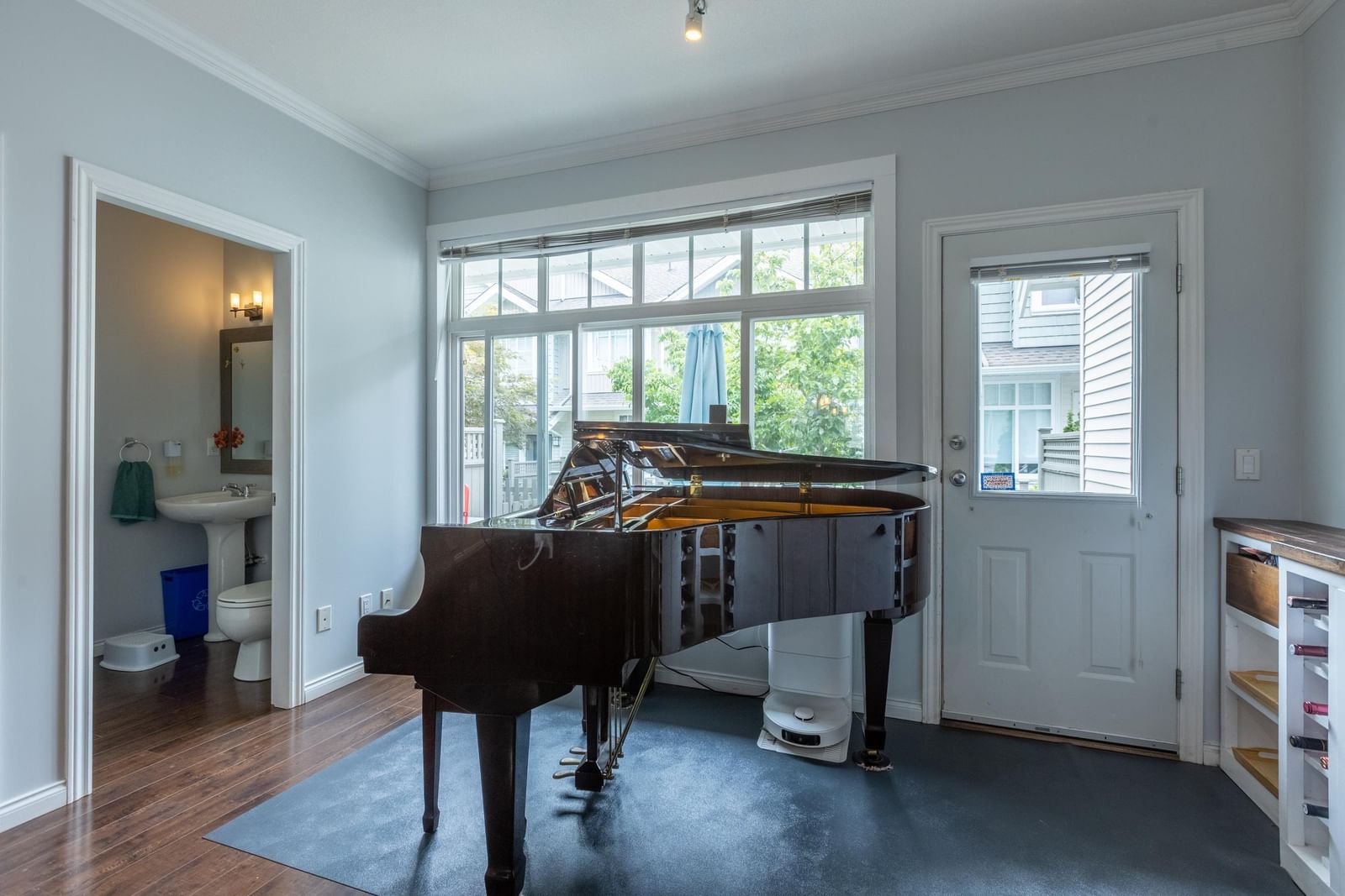 Listing Image 11