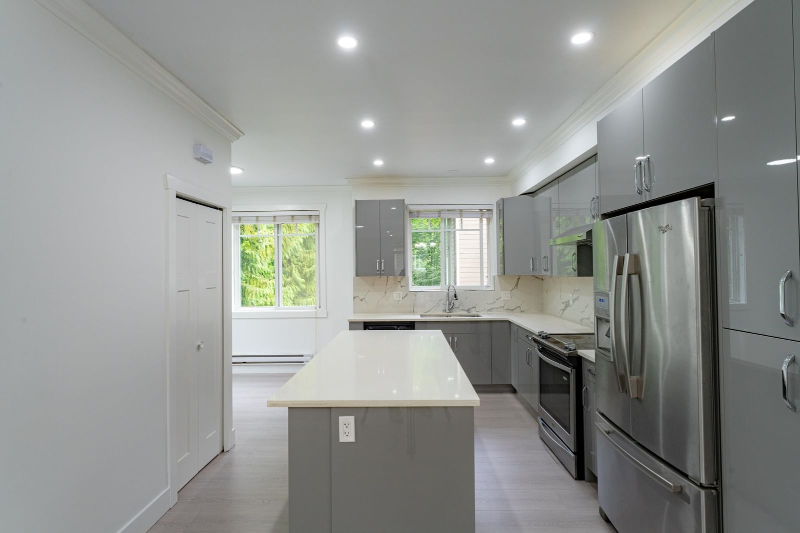 Listing Image 8
