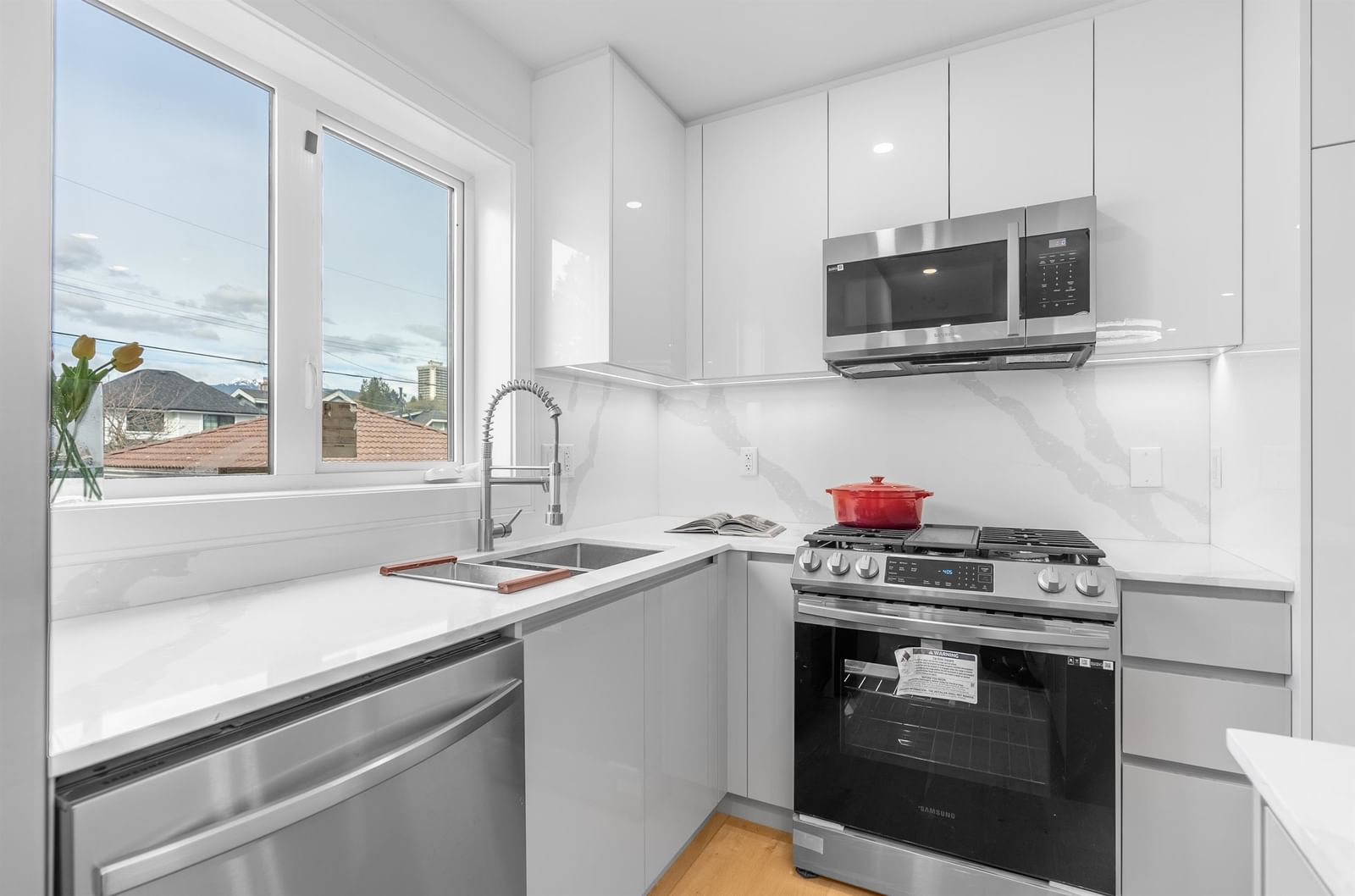 Listing Image 6