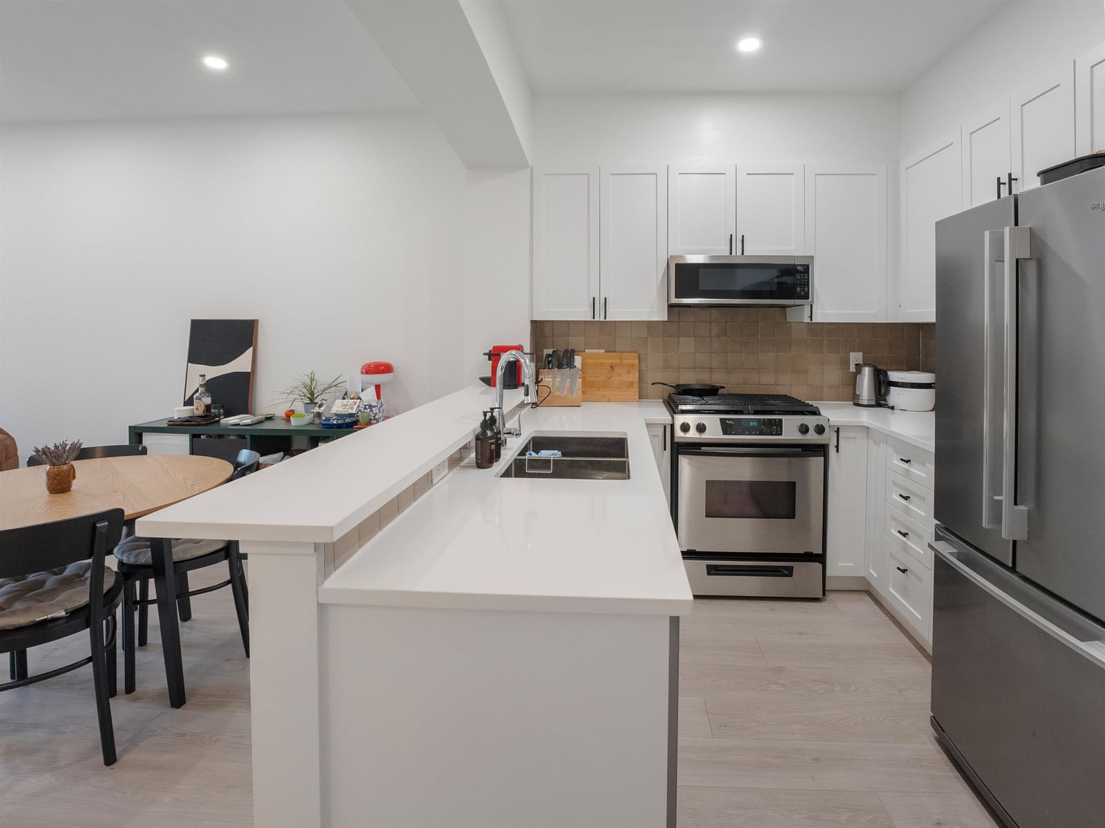 Listing Image 5