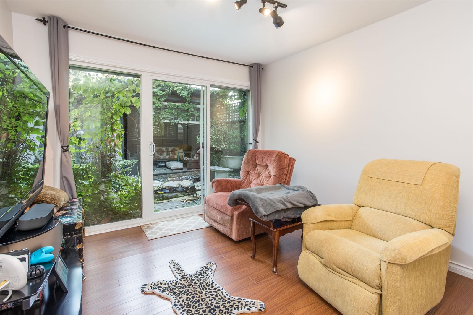Listing Image 18