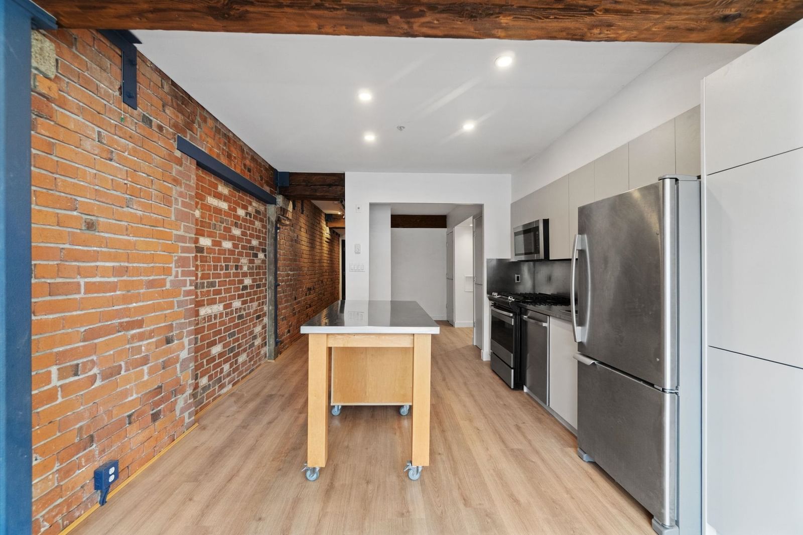Listing Image 16