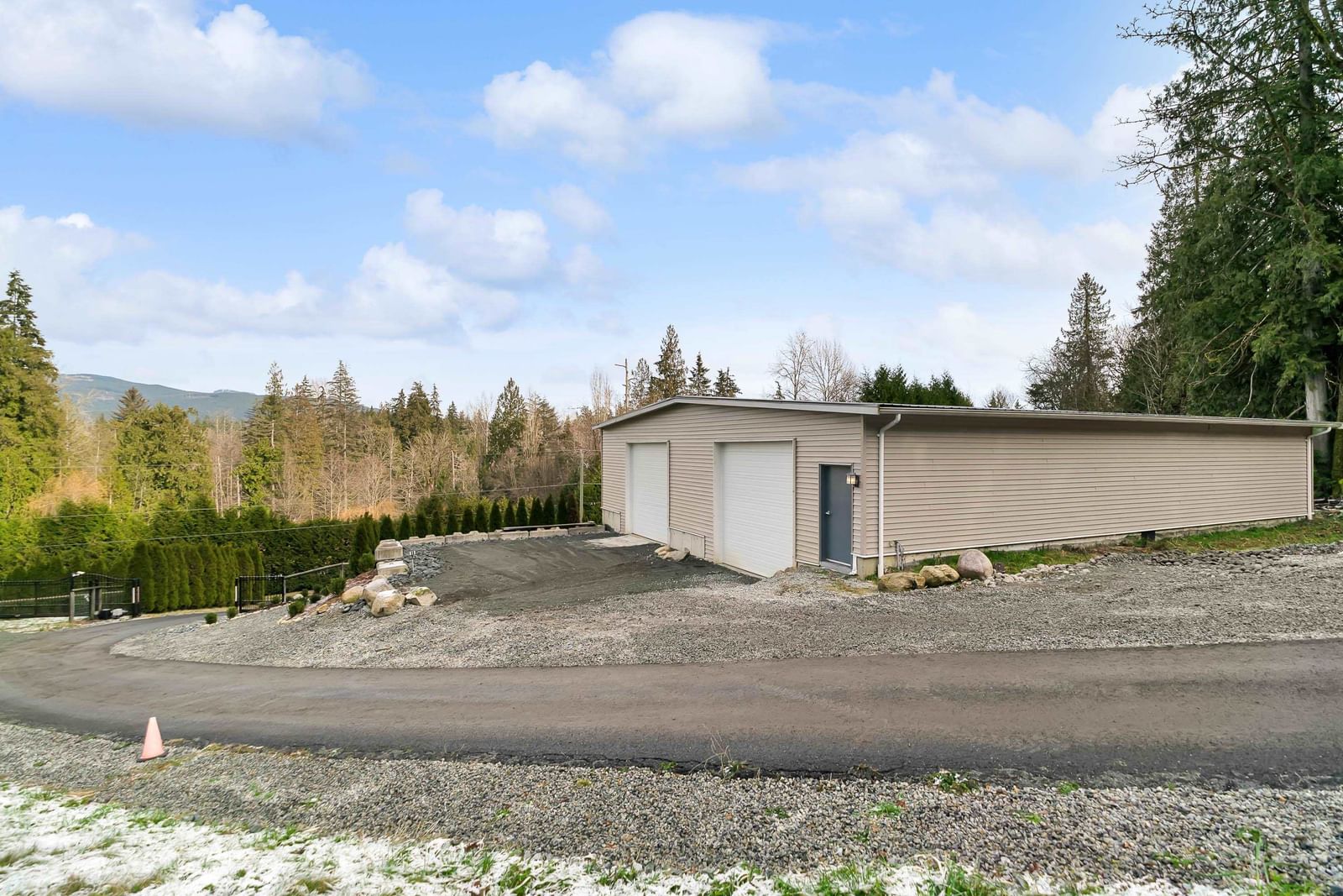 Listing Image 11