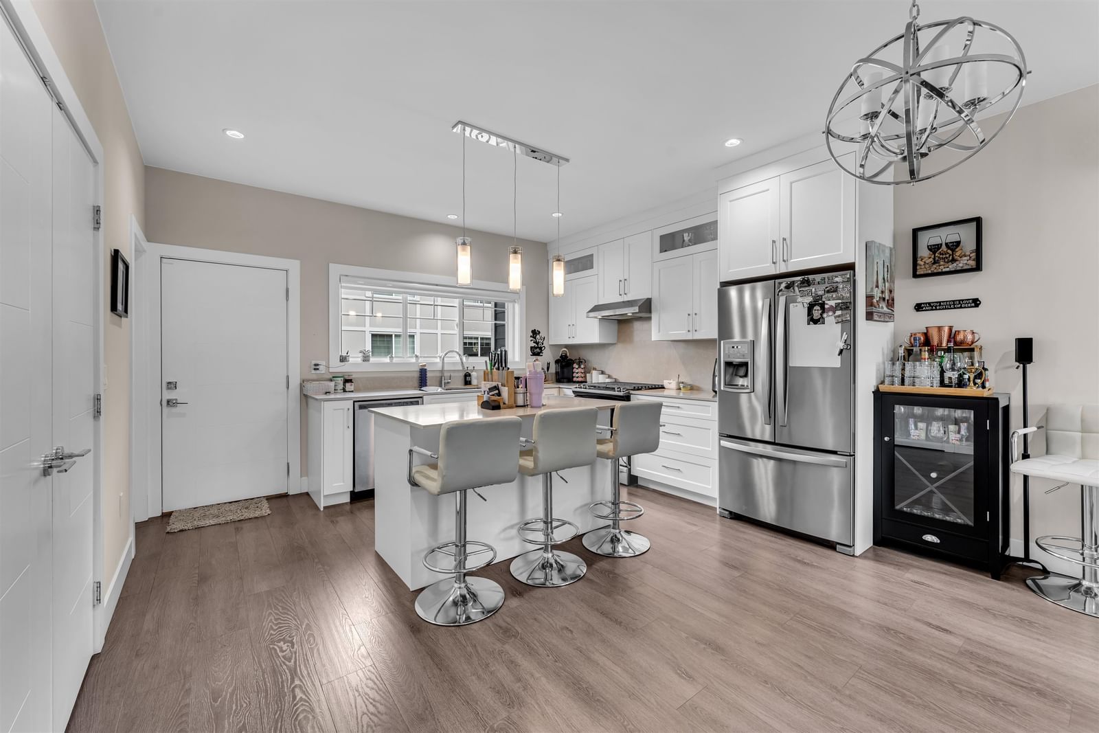 Listing Image 10