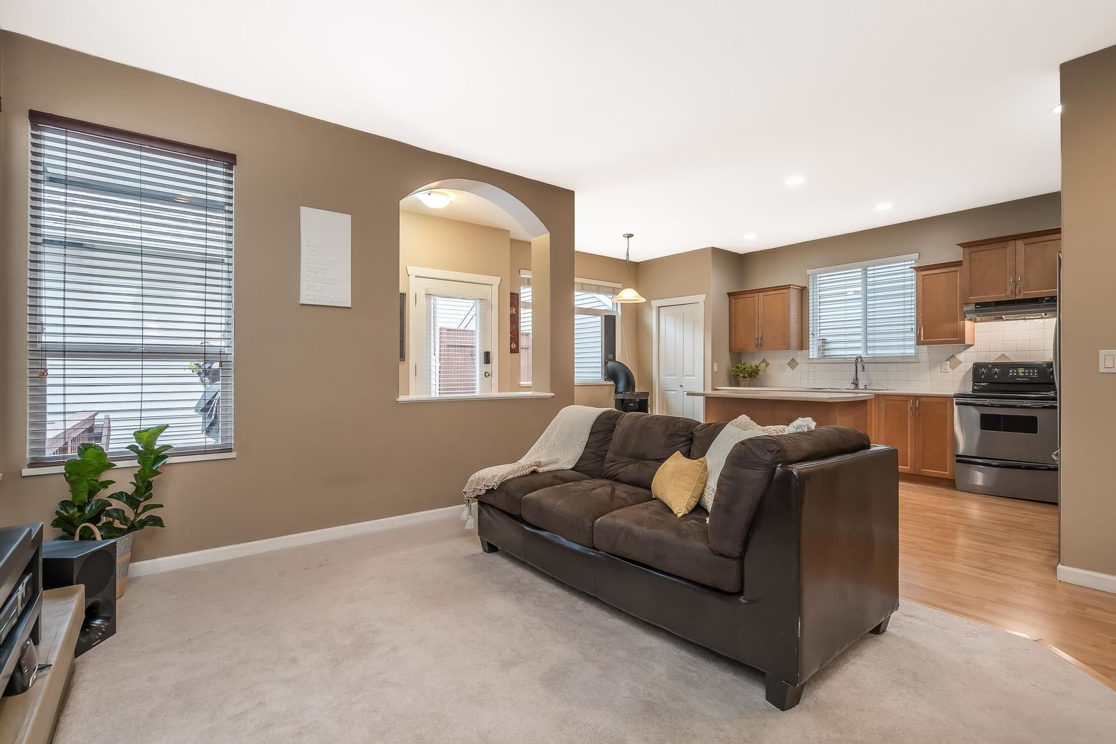 Listing Image 12