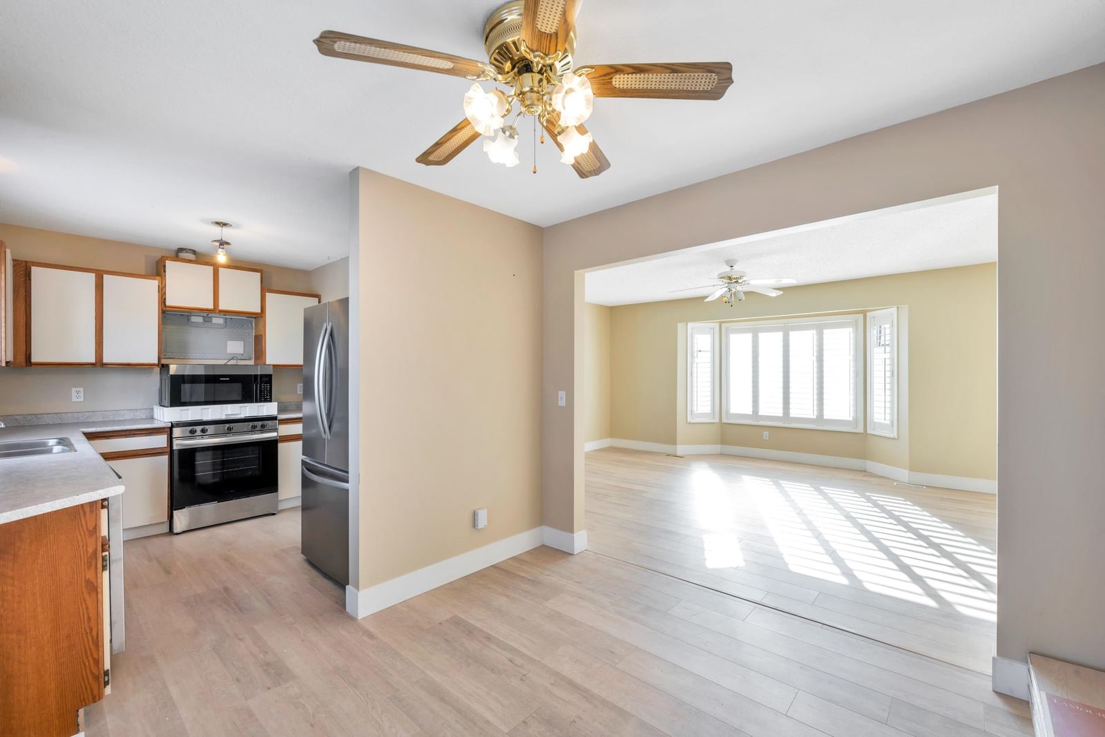Listing Image 11