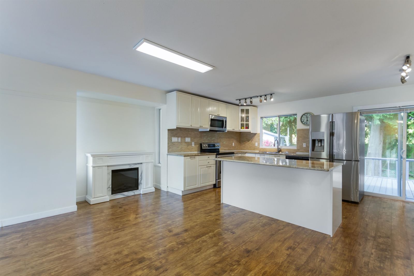 Listing Image 6